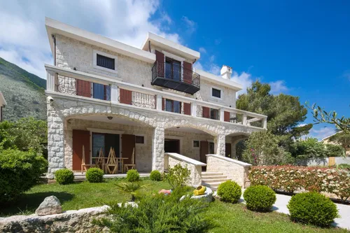 4 Bedrooms Villa in Kotor