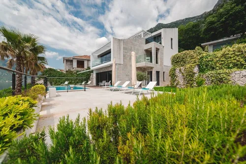 3 Bedrooms Villa in Kotor