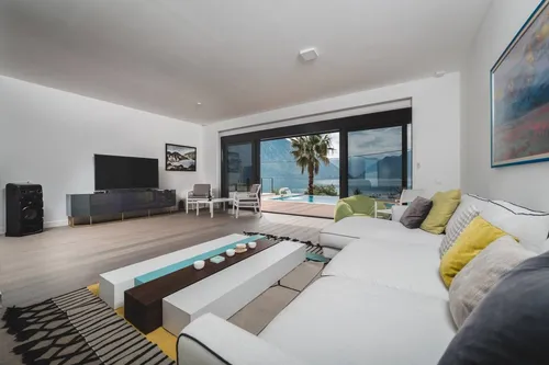 3 Bedrooms Villa in Kotor