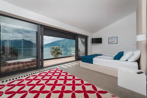 3 Bedrooms Villa in Kotor