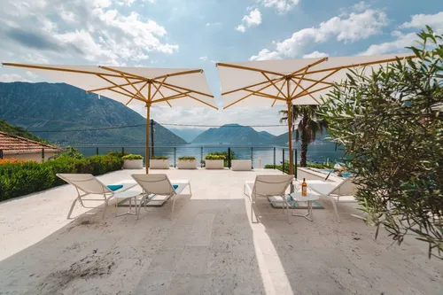 3 Bedrooms Villa in Kotor