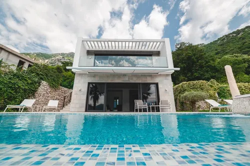 3 Bedrooms Villa in Kotor