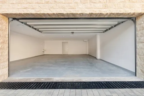 4 Bedrooms Villa in Kotor