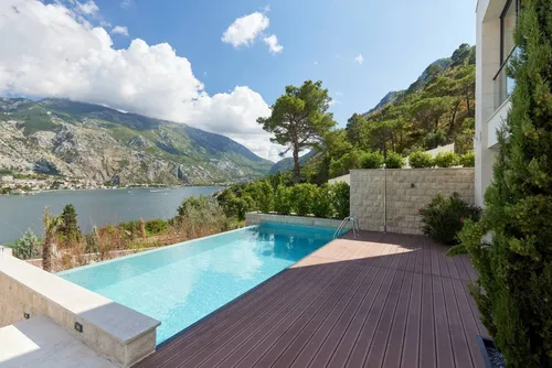 4 Bedrooms Villa in Kotor