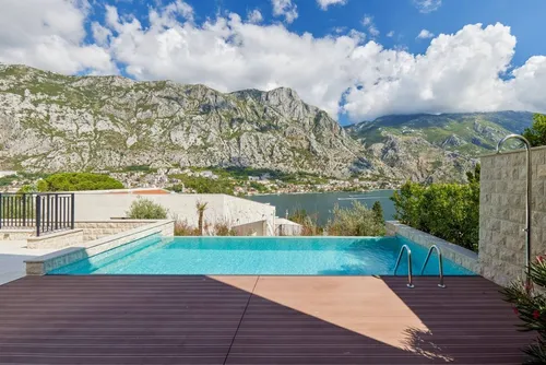 4 Bedrooms Villa in Kotor