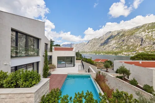 4 Bedrooms Villa in Kotor