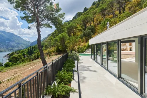 5 Bedrooms Villa in Kotor