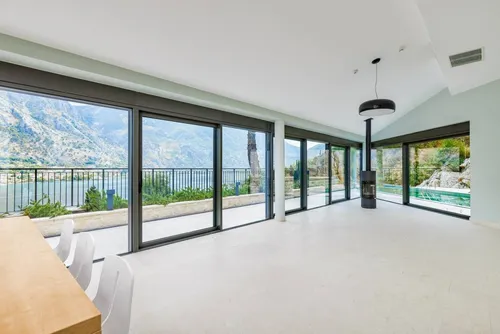 5 Bedrooms Villa in Kotor