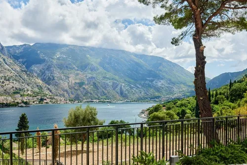 5 Bedrooms Villa in Kotor
