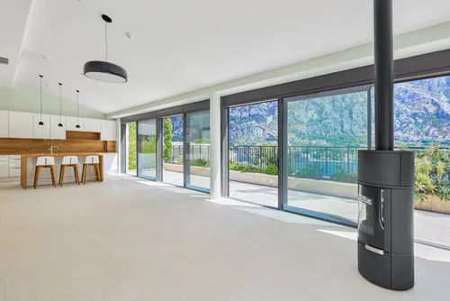 5 Bedrooms Villa in Kotor