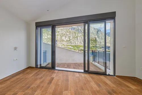 5 Bedrooms Villa in Kotor