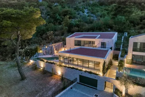5 Bedrooms Villa in Kotor