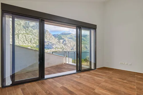 5 Bedrooms Villa in Kotor