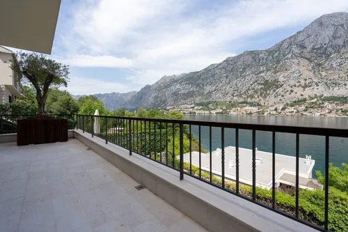 6 Bedrooms House in Kotor
