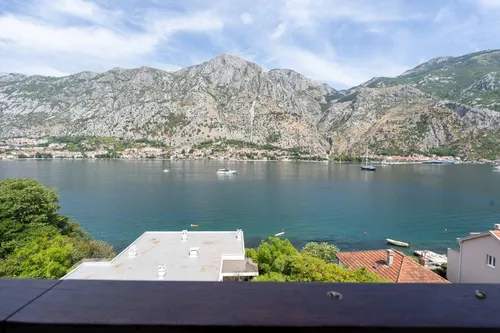 6 Bedrooms House in Kotor