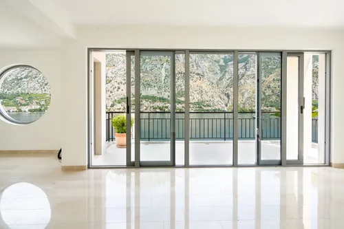 6 Bedrooms House in Kotor