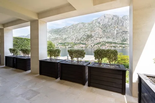 6 Bedrooms House in Kotor