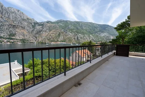 6 Bedrooms House in Kotor