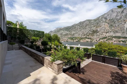 6 Bedrooms House in Kotor