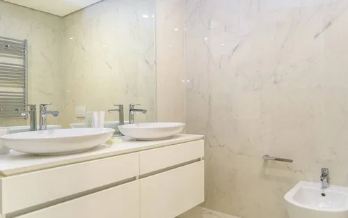 2 Bedrooms Apartment in Dukley Gardens