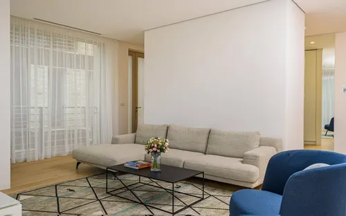 2 Bedrooms Apartment in Dukley Gardens