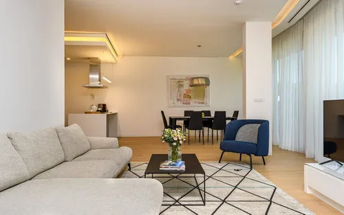 2 Bedrooms Apartment in Dukley Gardens