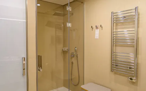 2 Bedrooms Apartment in Dukley Gardens