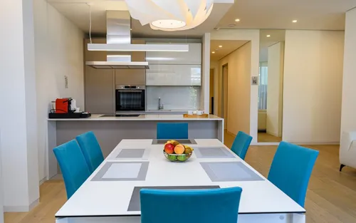 2 Bedrooms Apartment in Dukley Gardens