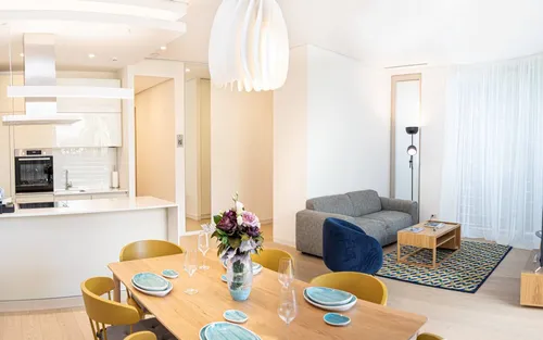 2 Bedrooms Apartment in Dukley Gardens