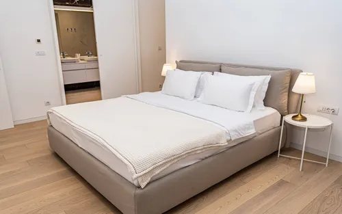 2 Bedrooms Apartment in Dukley Gardens