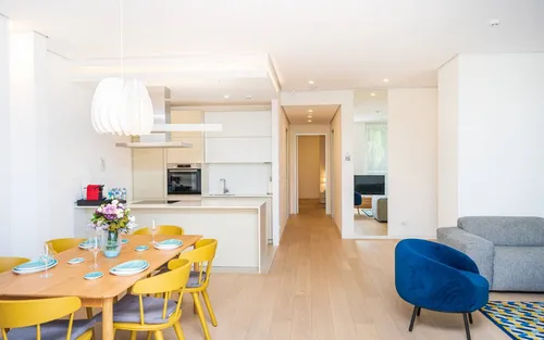 2 Bedrooms Apartment in Dukley Gardens