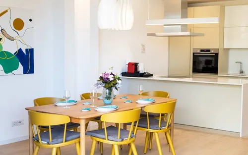 2 Bedrooms Apartment in Dukley Gardens