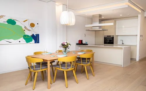 2 Bedrooms Apartment in Dukley Gardens