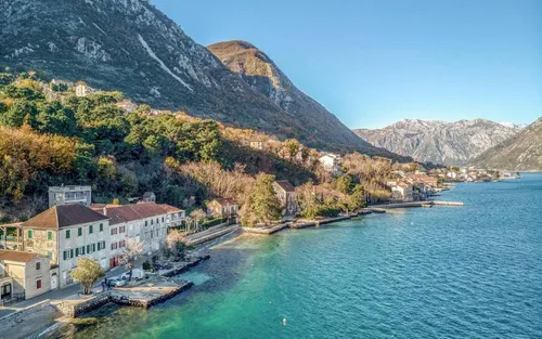 4 Bedrooms Villa in Kotor