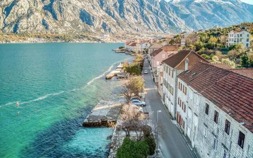 4 Bedrooms Villa in Kotor