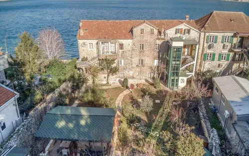 4 Bedrooms Villa in Kotor
