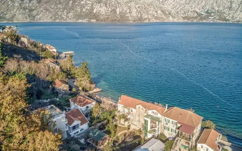 4 Bedrooms Villa in Kotor