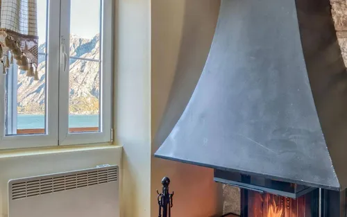 4 Bedrooms Villa in Kotor