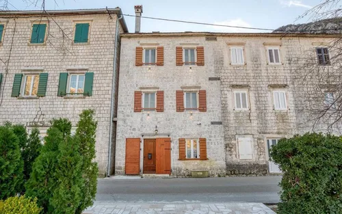 4 Bedrooms Villa in Kotor