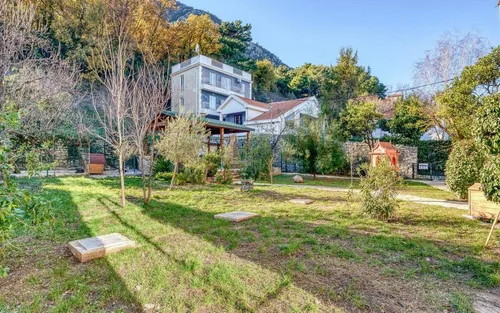 4 Bedrooms Villa in Kotor