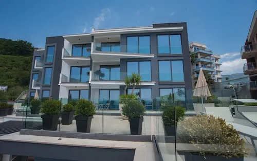 14 Bedrooms Villas in Budva