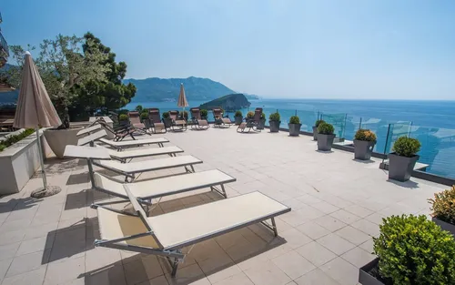 14 Bedrooms Villas in Budva