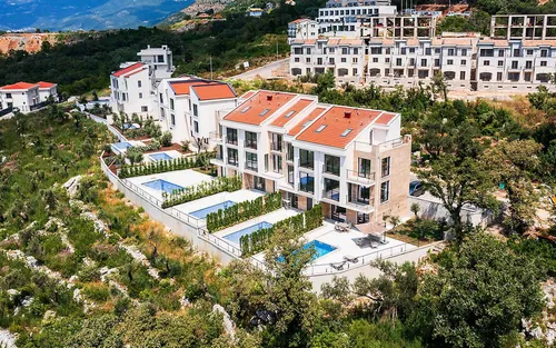 4 Bedrooms Townhouse in Reževici