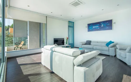 3 Bedrooms Villa in Kavac