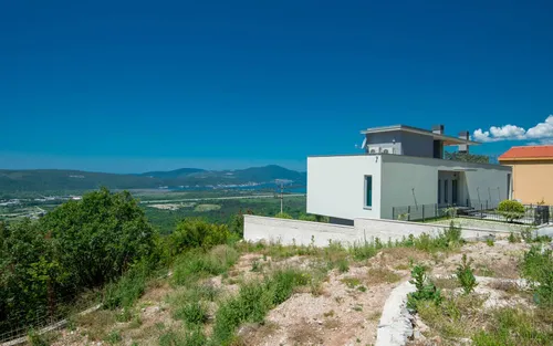 3 Bedrooms Villa in Kavac