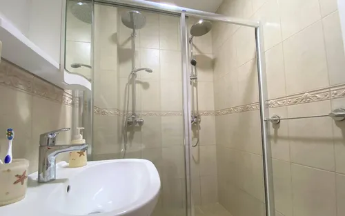 8 Bedrooms Villa in Reževici