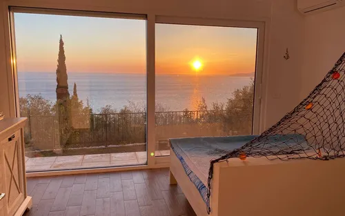 8 Bedrooms Villa in Reževici