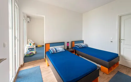 8 Bedrooms Villa in Reževici