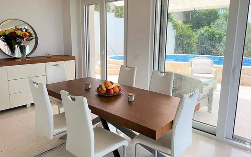 8 Bedrooms Villa in Reževici