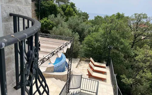 8 Bedrooms Villa in Reževici